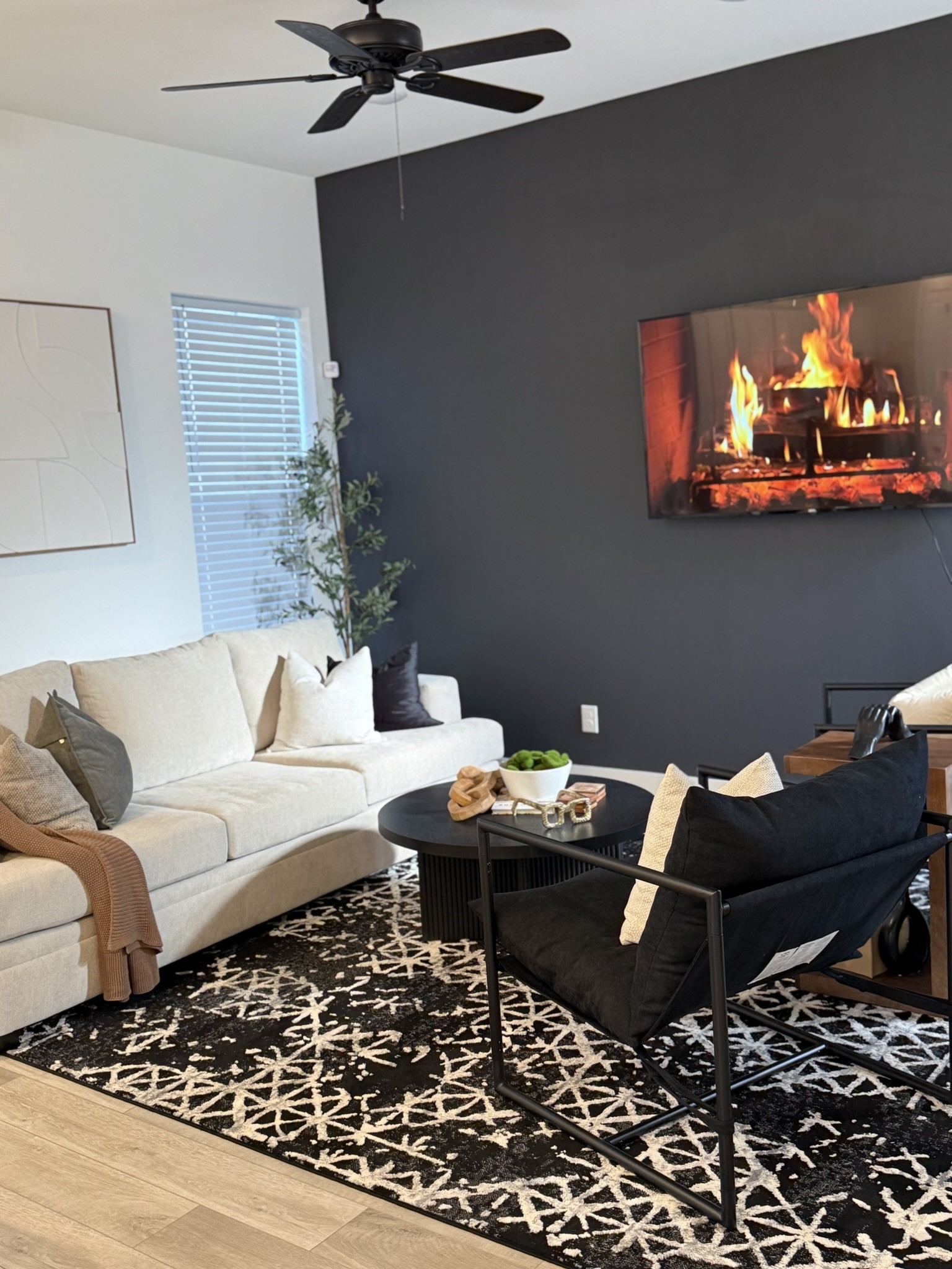 5527 Denmark Street, Unit B Houston, TX 77028 - Photo 28 of 40 a living room with furniture a rug and a chandelier