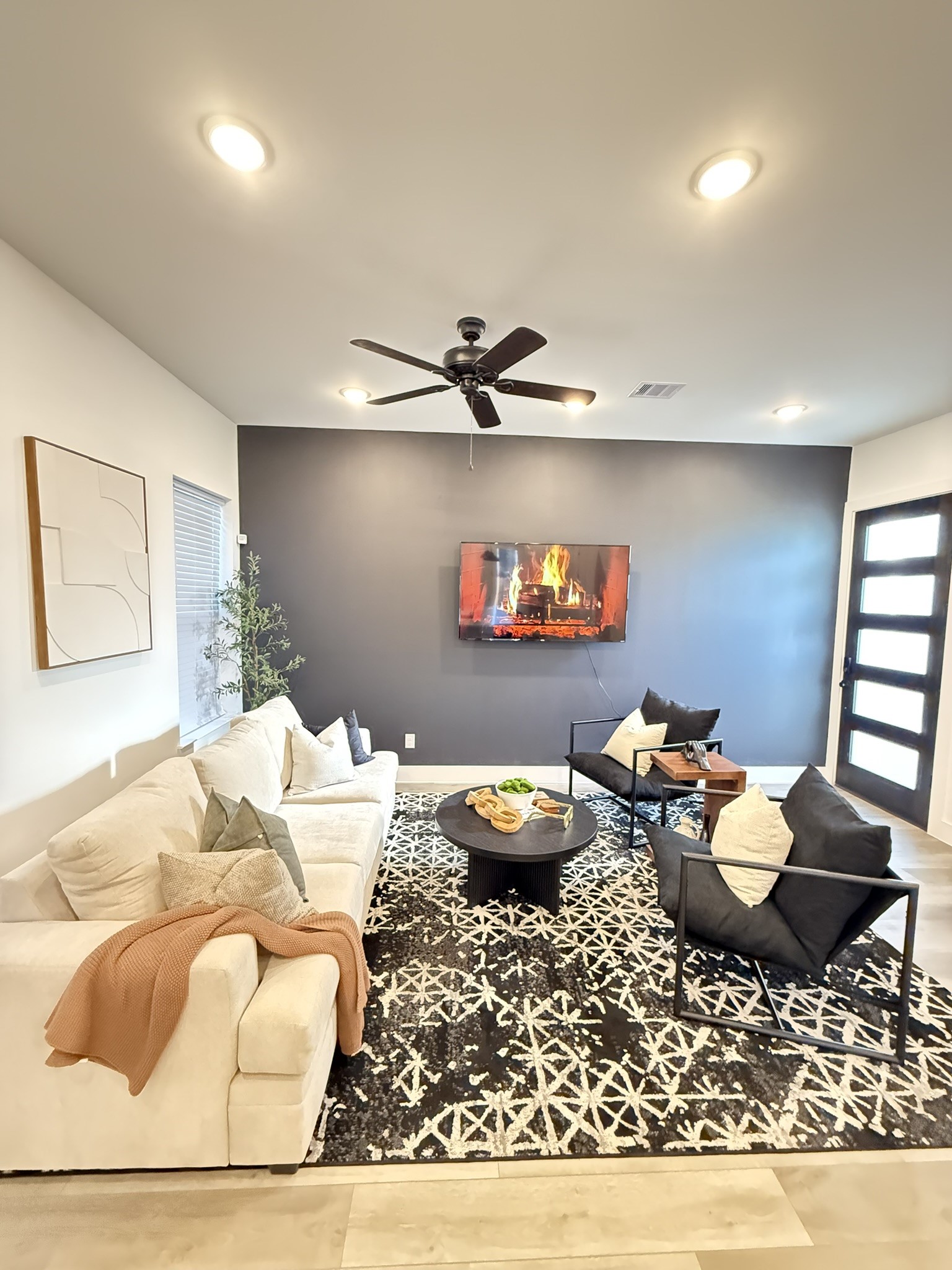 5527 Denmark Street, Unit B Houston, TX 77028 - Photo 31 of 40 a living room with furniture and a wooden floor