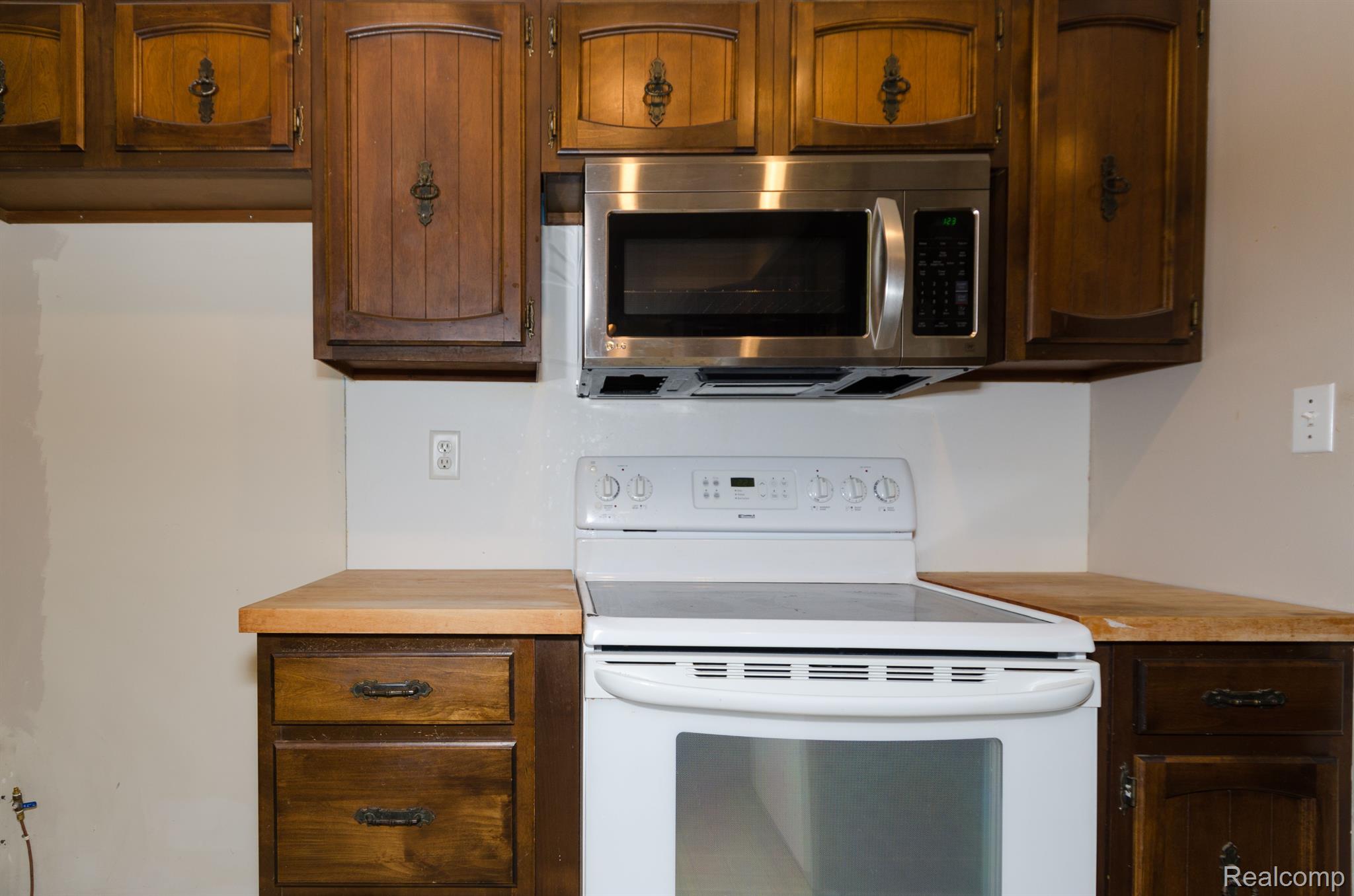 13800 Lone Tree Road Milford, MI 48380 - Photo 31 of 77 Kitchen.