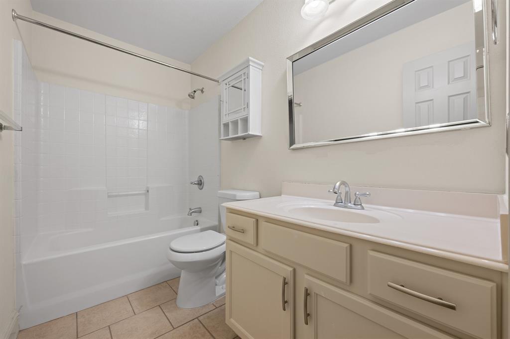 7103 Camp Creek Drive Arlington, TX 76002 - Photo 16 of 29 a bathroom with a sink a toilet and a shower