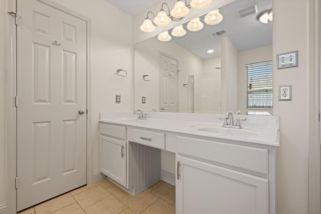 7103 Camp Creek Drive Arlington, TX 76002 - Photo 20 of 29 a bathroom with a sink vanity and a mirror