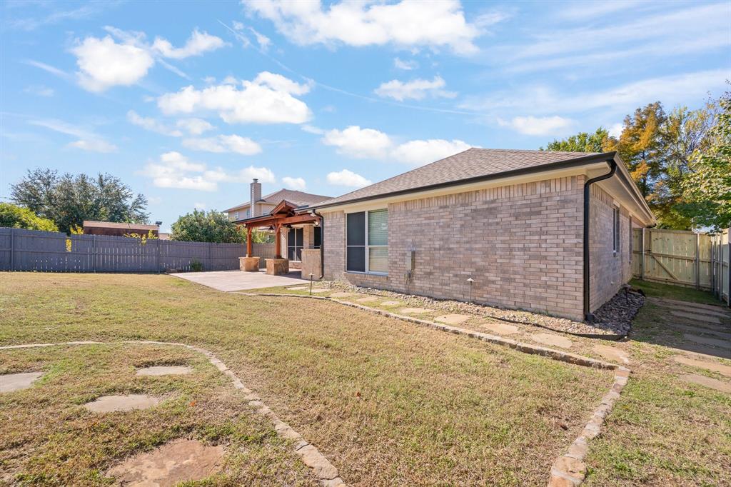7103 Camp Creek Drive Arlington, TX 76002 - Photo 28 of 29 a front view of a house with a yard