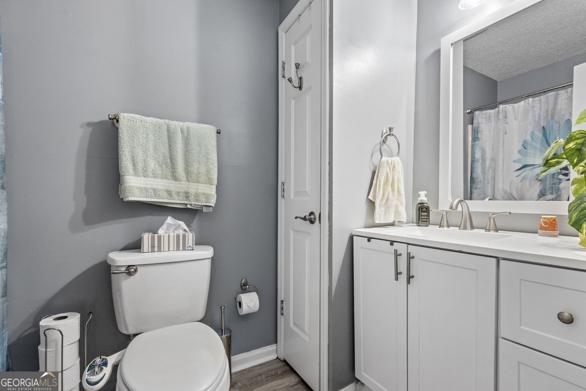 305 North Lake Drive Perry, GA 31069 - Photo 21 of 32 a bathroom with a toilet sink and mirror