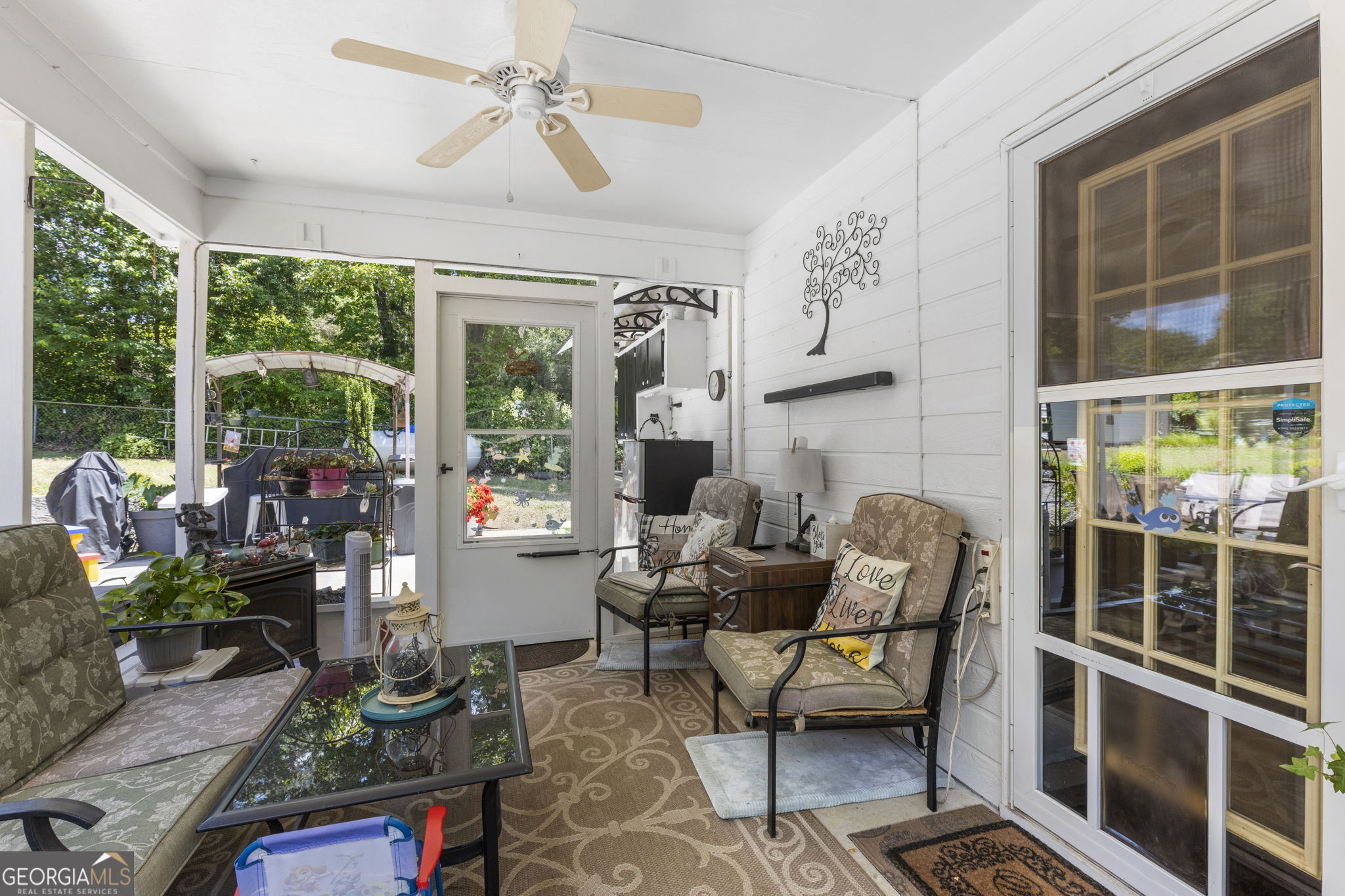 305 North Lake Drive Perry, GA 31069 - Photo 25 of 32 a living room filled with furniture