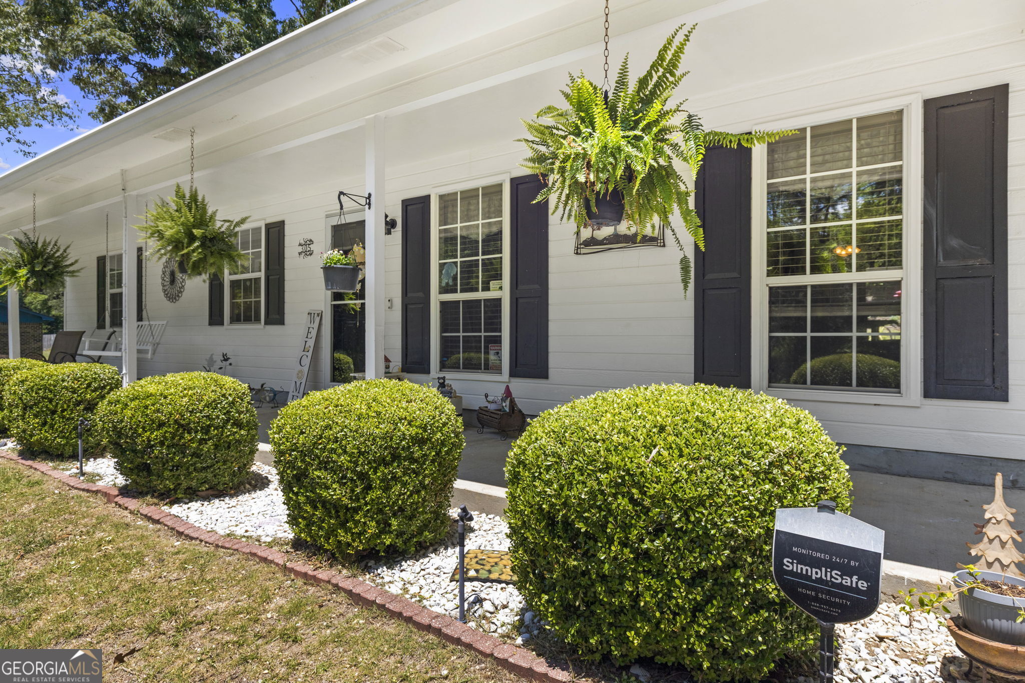 305 North Lake Drive Perry, GA 31069 - Photo 4 of 32 a view of a backyard with plants