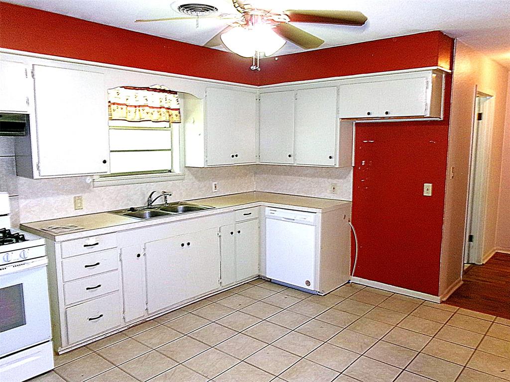 200 West Spencer Street Bangs, TX 76823 - Photo 8 of 19 Kitchen viewed from the dining area