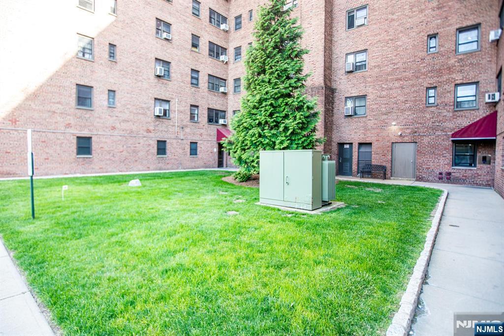 208 Anderson Street, Unit S2F Hackensack, NJ 07601 - Photo 11 of 33