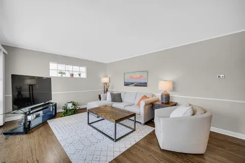 $425,000 | 802 North Kennicott Avenue, Arlington Heights, IL 60004