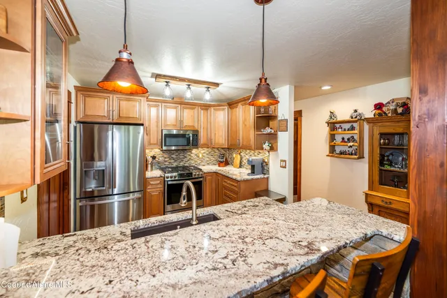 $998,000 | 2158 Reeder Creek Road, Nordman, ID 83848