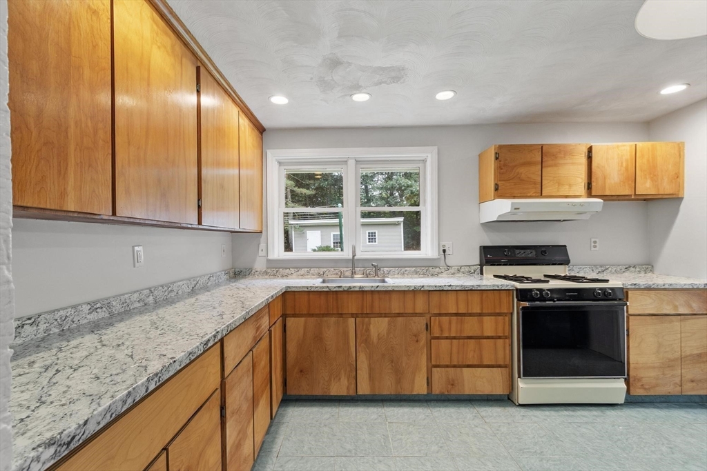 17 Parlee Road Chelmsford, MA 01824 - Photo 23 of 42
