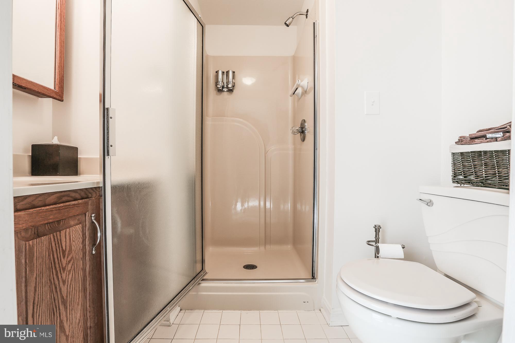 2513 Perring Woods Road Baltimore, MD 21234 - Photo 14 of 21 Bath