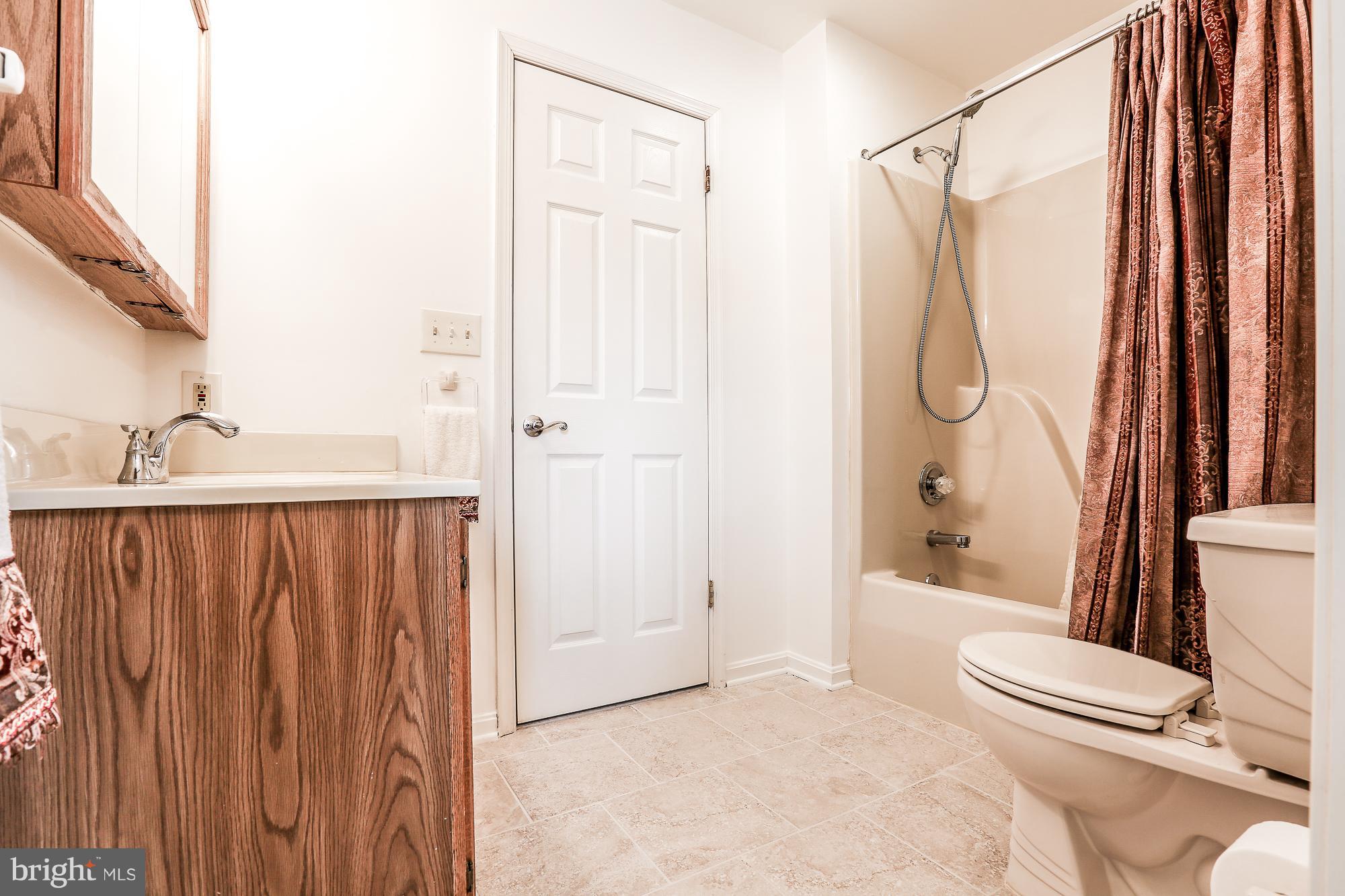 2513 Perring Woods Road Baltimore, MD 21234 - Photo 15 of 21 Bath