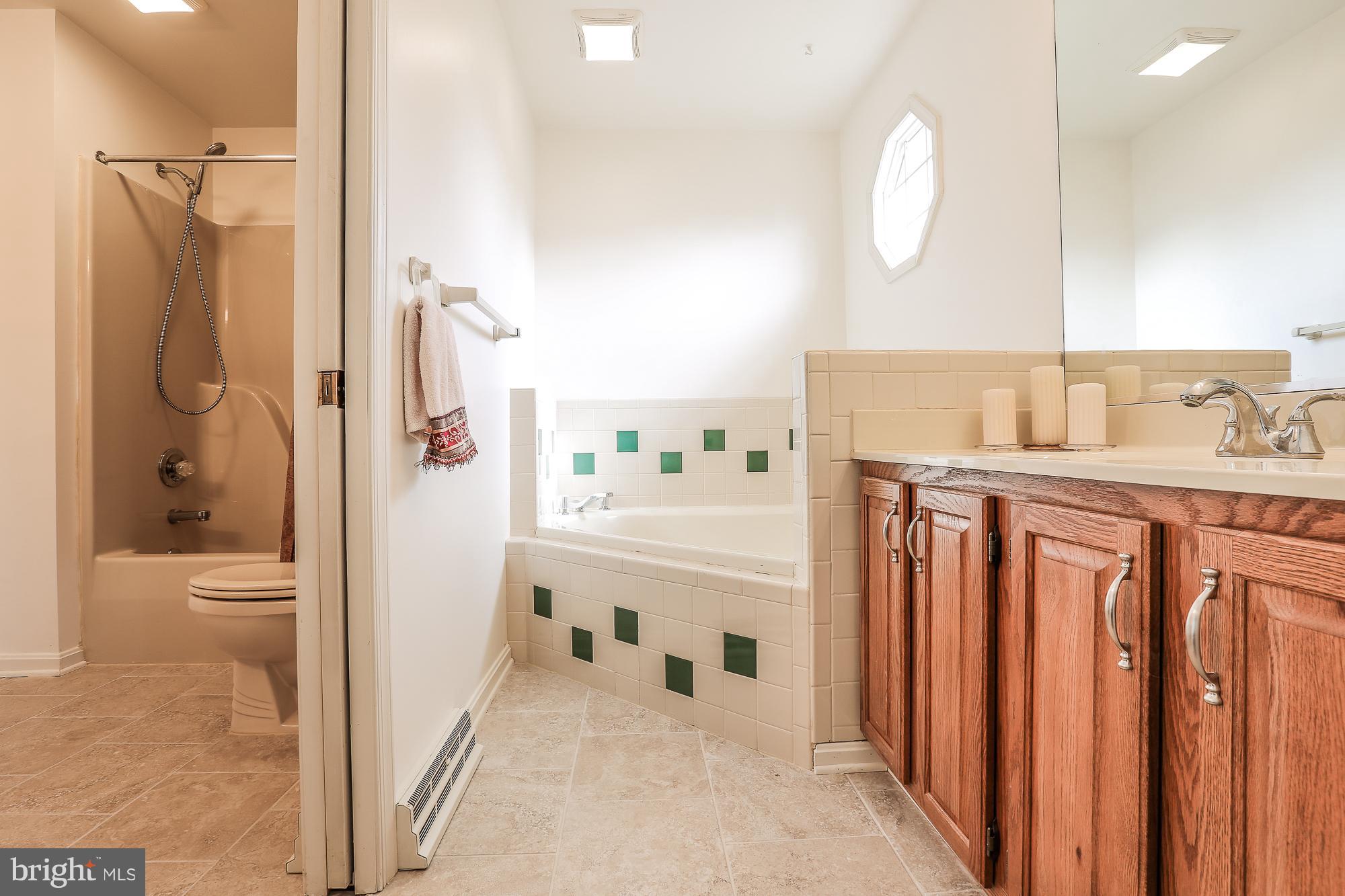 2513 Perring Woods Road Baltimore, MD 21234 - Photo 16 of 21 Bath