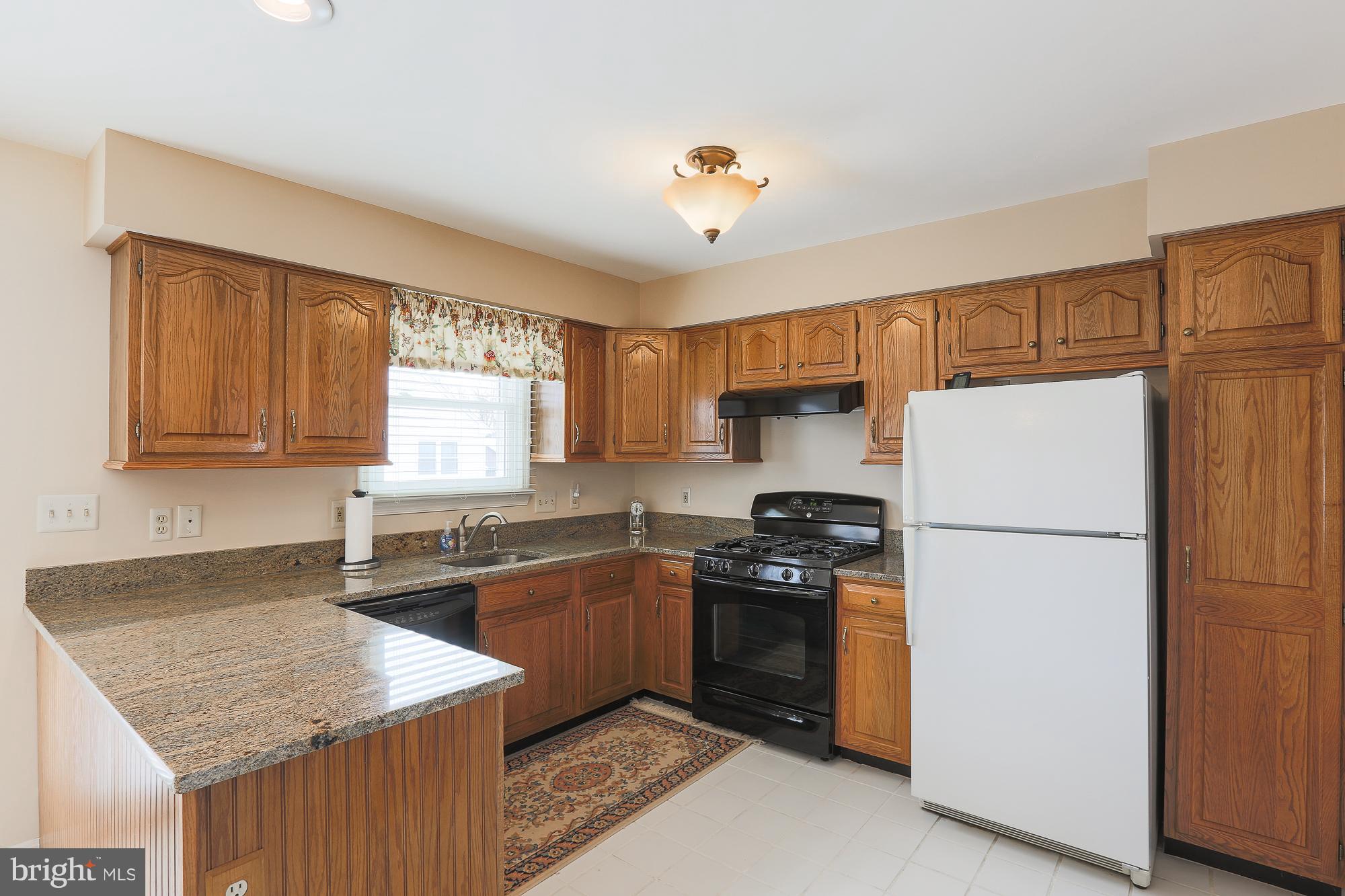 2513 Perring Woods Road Baltimore, MD 21234 - Photo 5 of 21 Kitchen