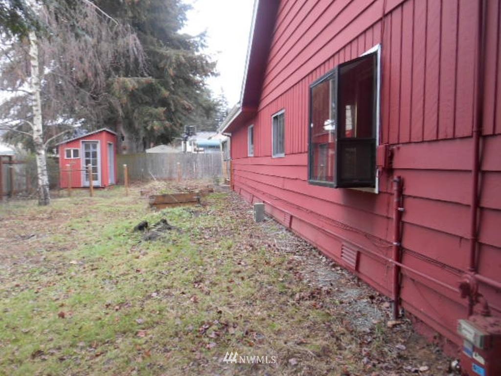 5318 Northeast 4th Street Renton, WA 98059 - Photo 2 of 24