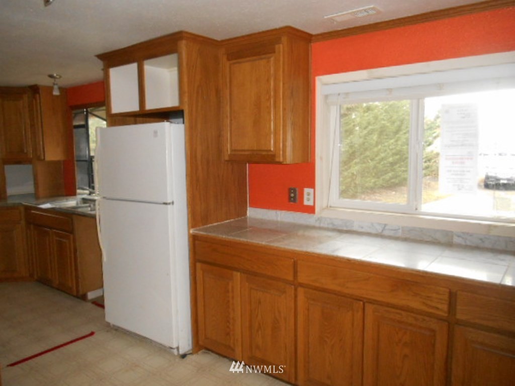 5318 Northeast 4th Street Renton, WA 98059 - Photo 11 of 24