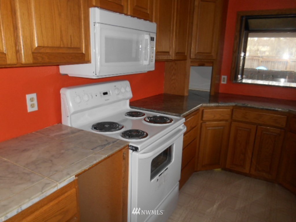 5318 Northeast 4th Street Renton, WA 98059 - Photo 13 of 24