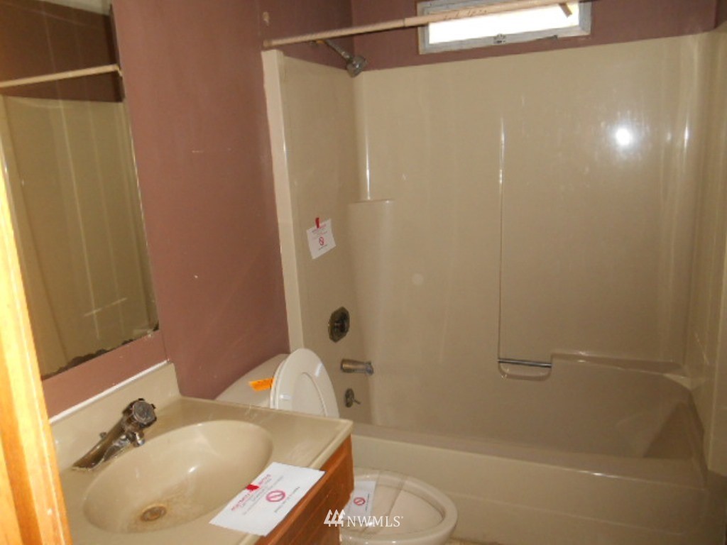 5318 Northeast 4th Street Renton, WA 98059 - Photo 17 of 24