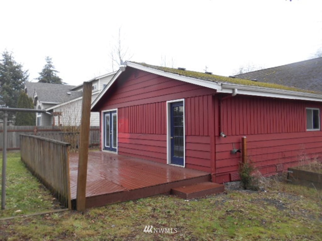 5318 Northeast 4th Street Renton, WA 98059 - Photo 3 of 24
