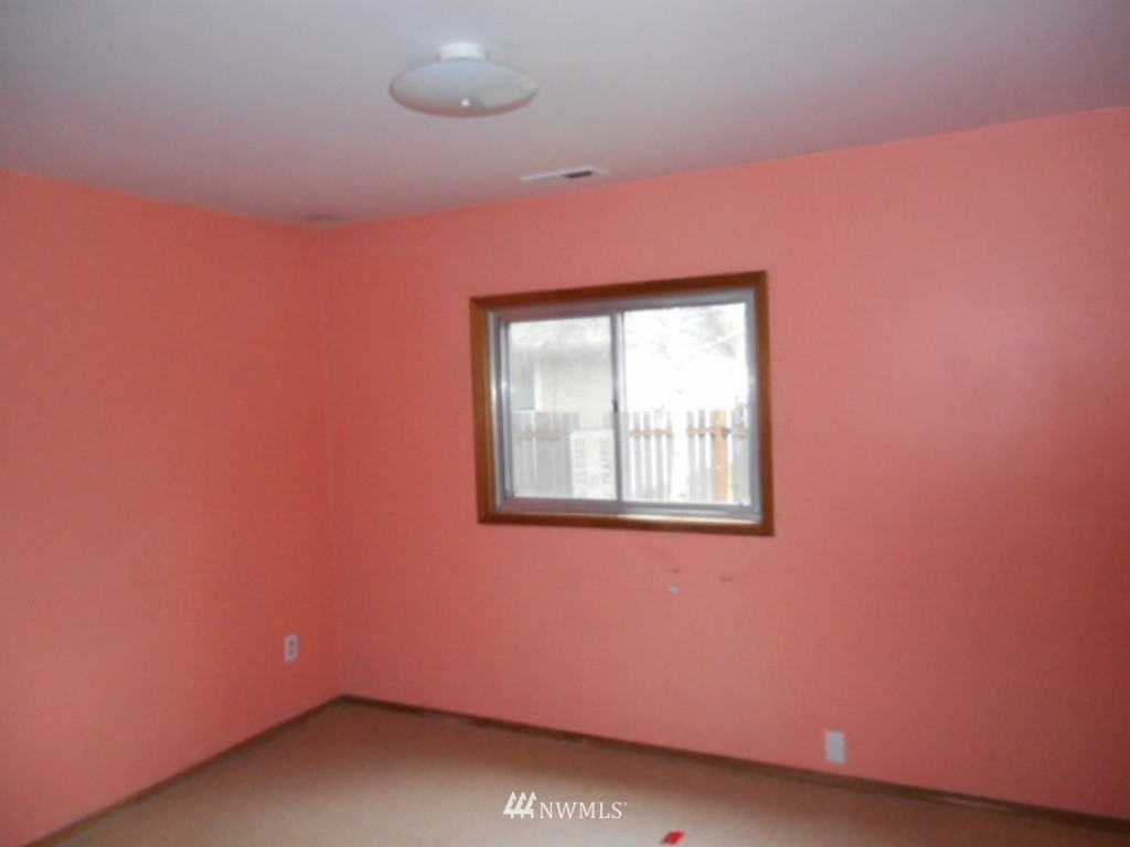5318 Northeast 4th Street Renton, WA 98059 - Photo 21 of 24
