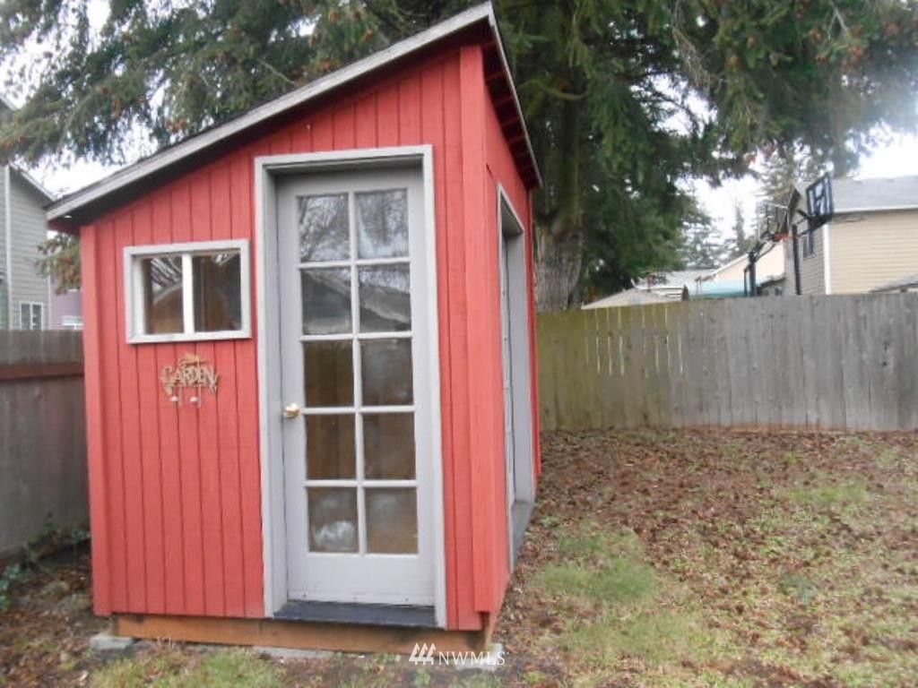 5318 Northeast 4th Street Renton, WA 98059 - Photo 4 of 24