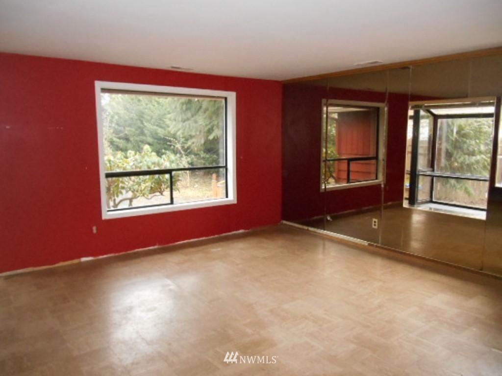 5318 Northeast 4th Street Renton, WA 98059 - Photo 8 of 24