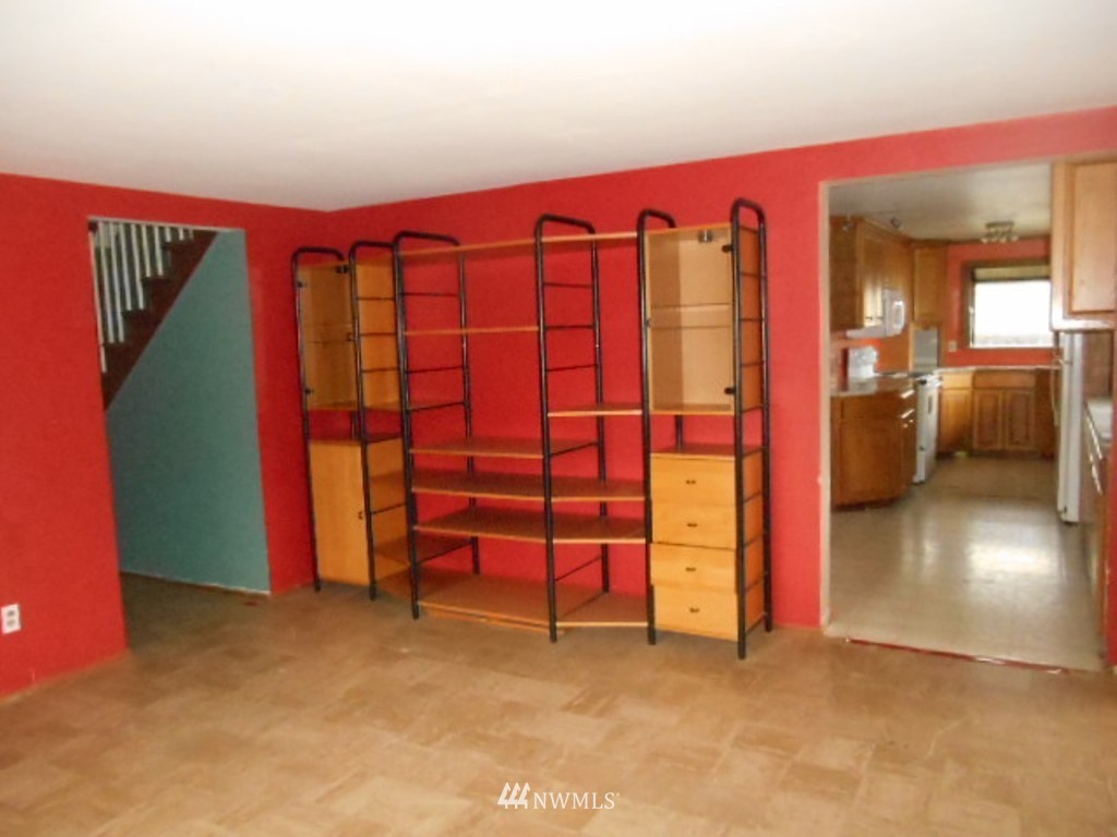 5318 Northeast 4th Street Renton, WA 98059 - Photo 9 of 24