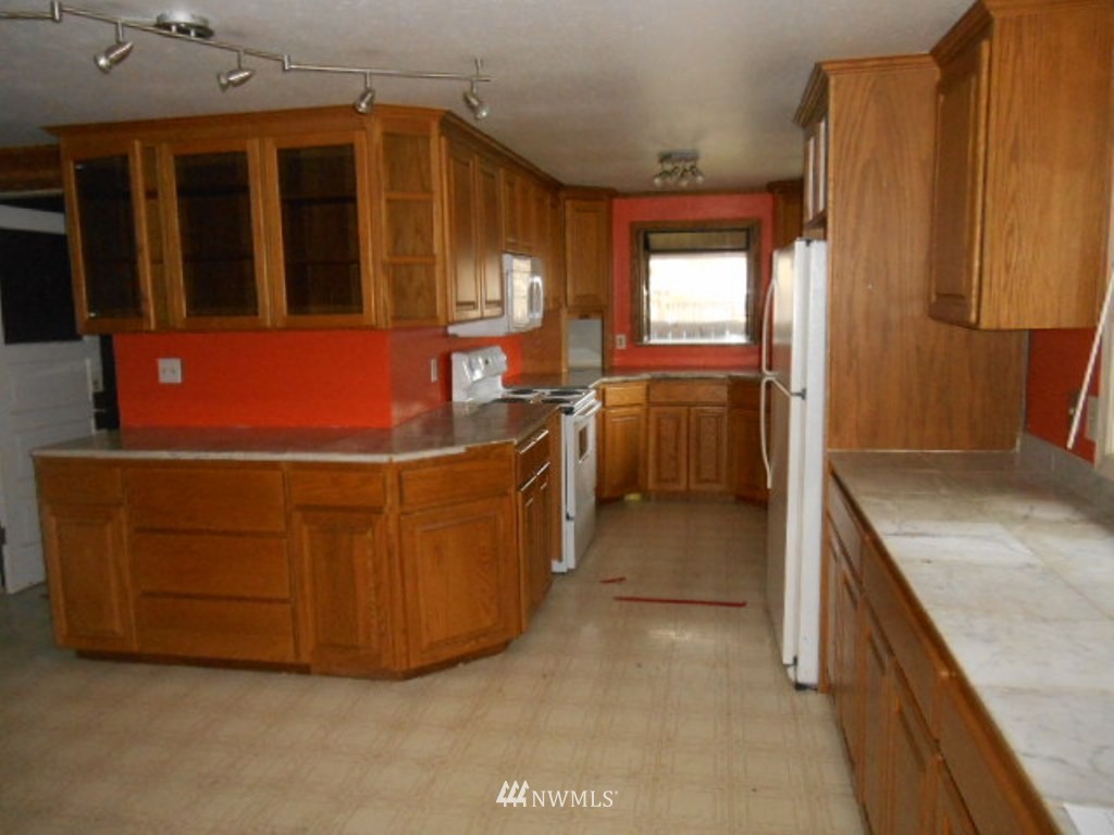 5318 Northeast 4th Street Renton, WA 98059 - Photo 10 of 24