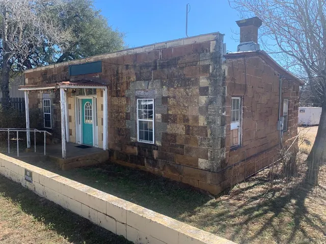 $220,000 | 611 West W Fort, Mason, TX 76856