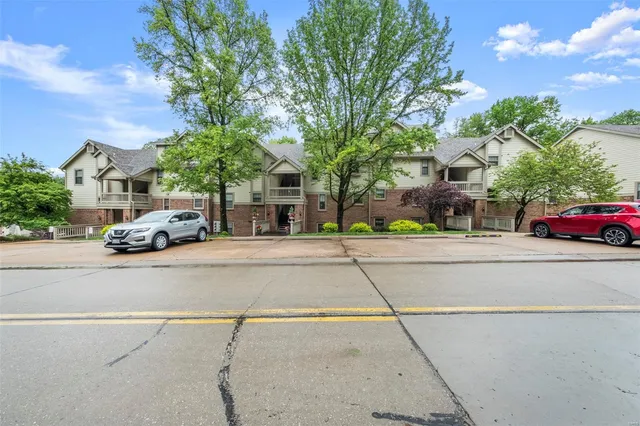 $169,900 | 12944 Bryce Canyon Drive, Maryland Heights, MO 63043