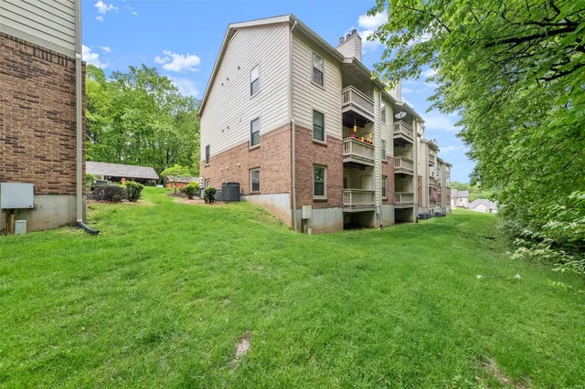 $169,900 | 12944 Bryce Canyon Drive, Maryland Heights, MO 63043