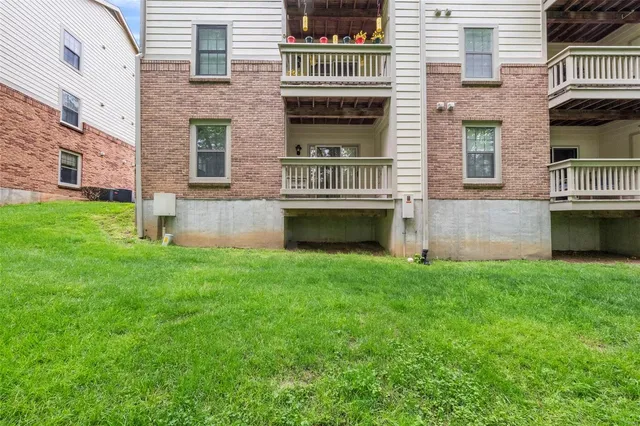 $169,900 | 12944 Bryce Canyon Drive, Maryland Heights, MO 63043