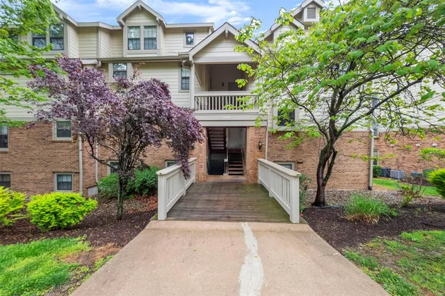 $169,900 | 12944 Bryce Canyon Drive, Maryland Heights, MO 63043