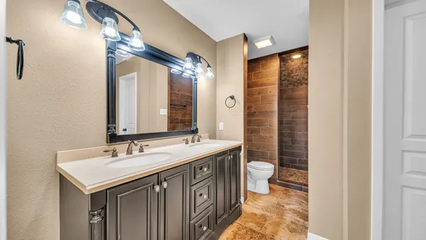 $2,395 | 219 April Waters West, Montgomery, TX 77356