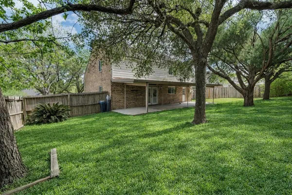$2,395 | 219 April Waters West, Montgomery, TX 77356