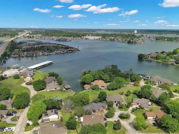 $2,395 | 219 April Waters West, Montgomery, TX 77356