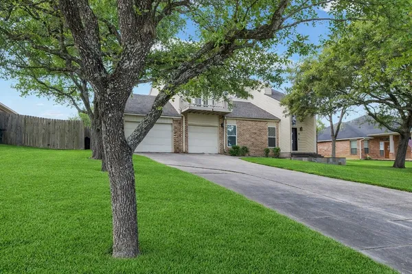 $2,395 | 219 April Waters West, Montgomery, TX 77356