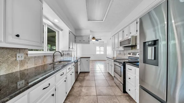 $2,395 | 219 April Waters West, Montgomery, TX 77356