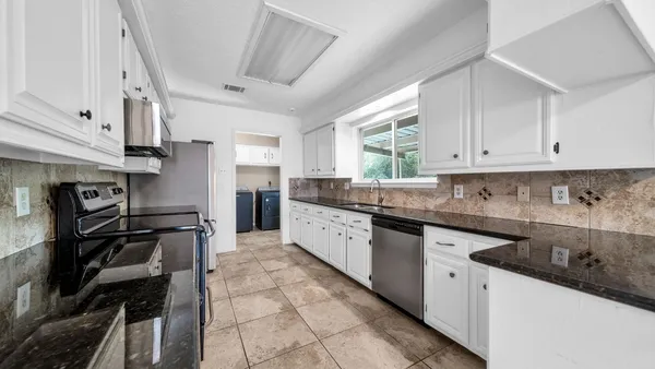 $2,395 | 219 April Waters West, Montgomery, TX 77356