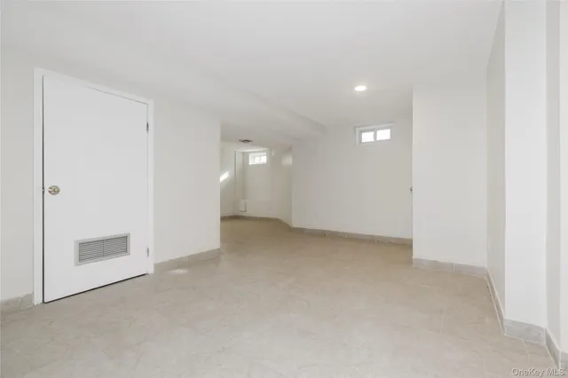 $8,800 | 1 Tiffany Circle, Manhasset, NY 11030