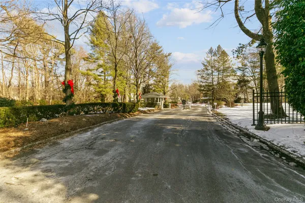 $8,800 | 1 Tiffany Circle, Manhasset, NY 11030