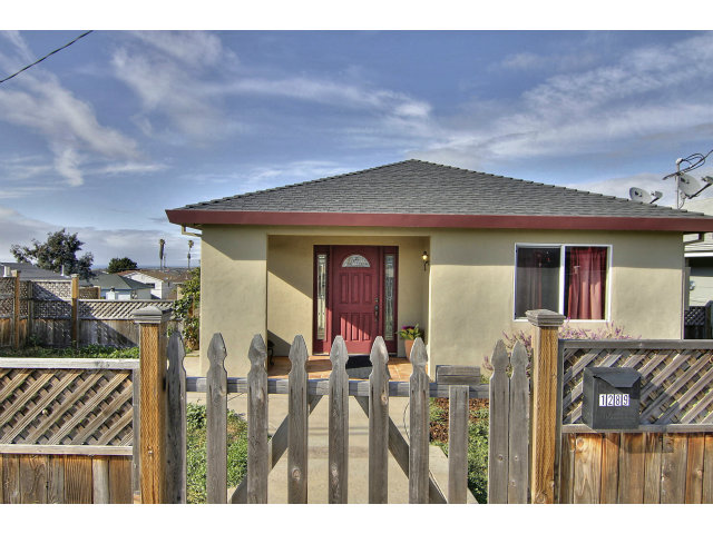 a front view of house with yard