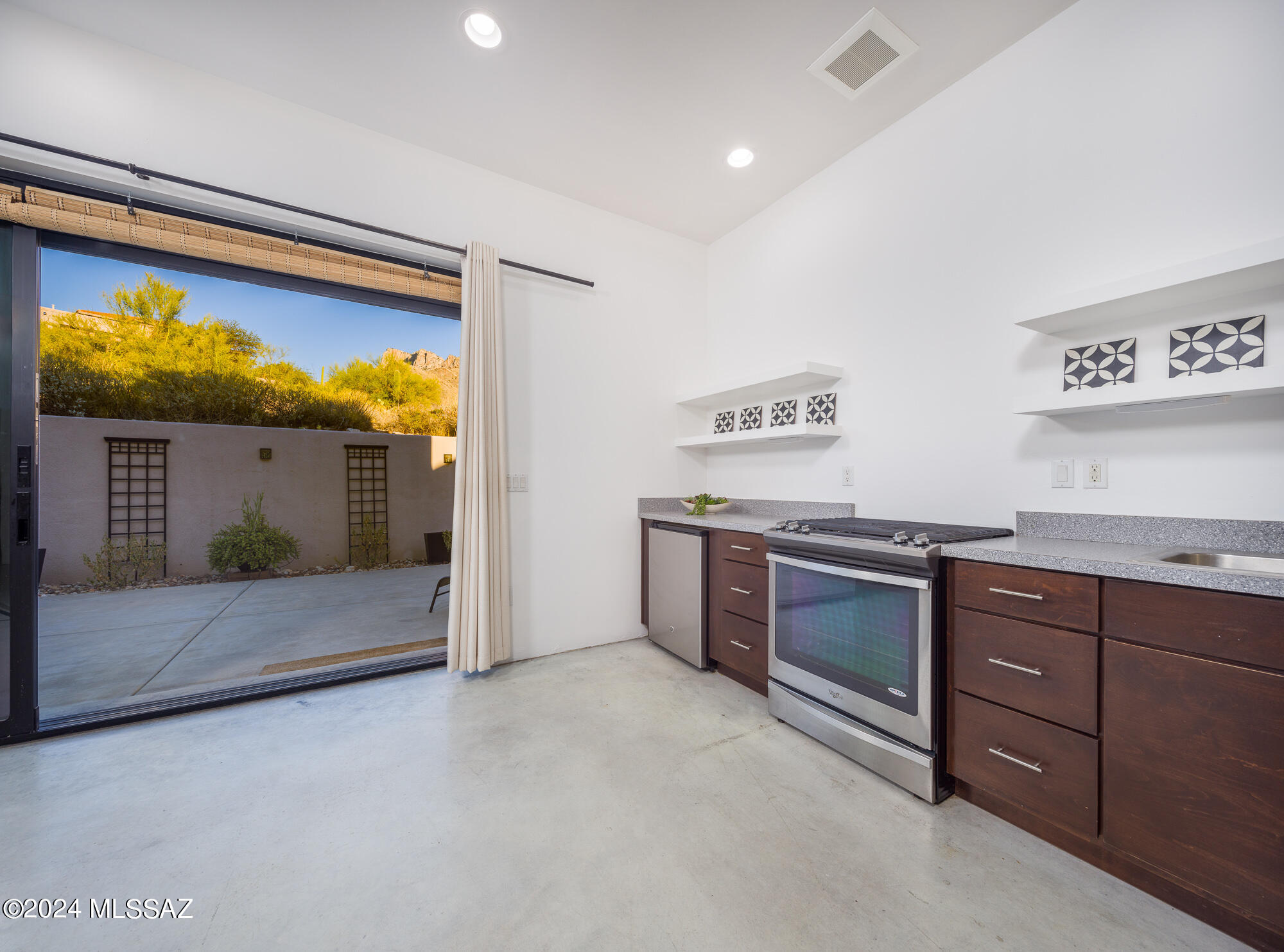 9811 North Ridge Shadow Place Oro Valley, AZ 85704 - Photo 25 of 35
