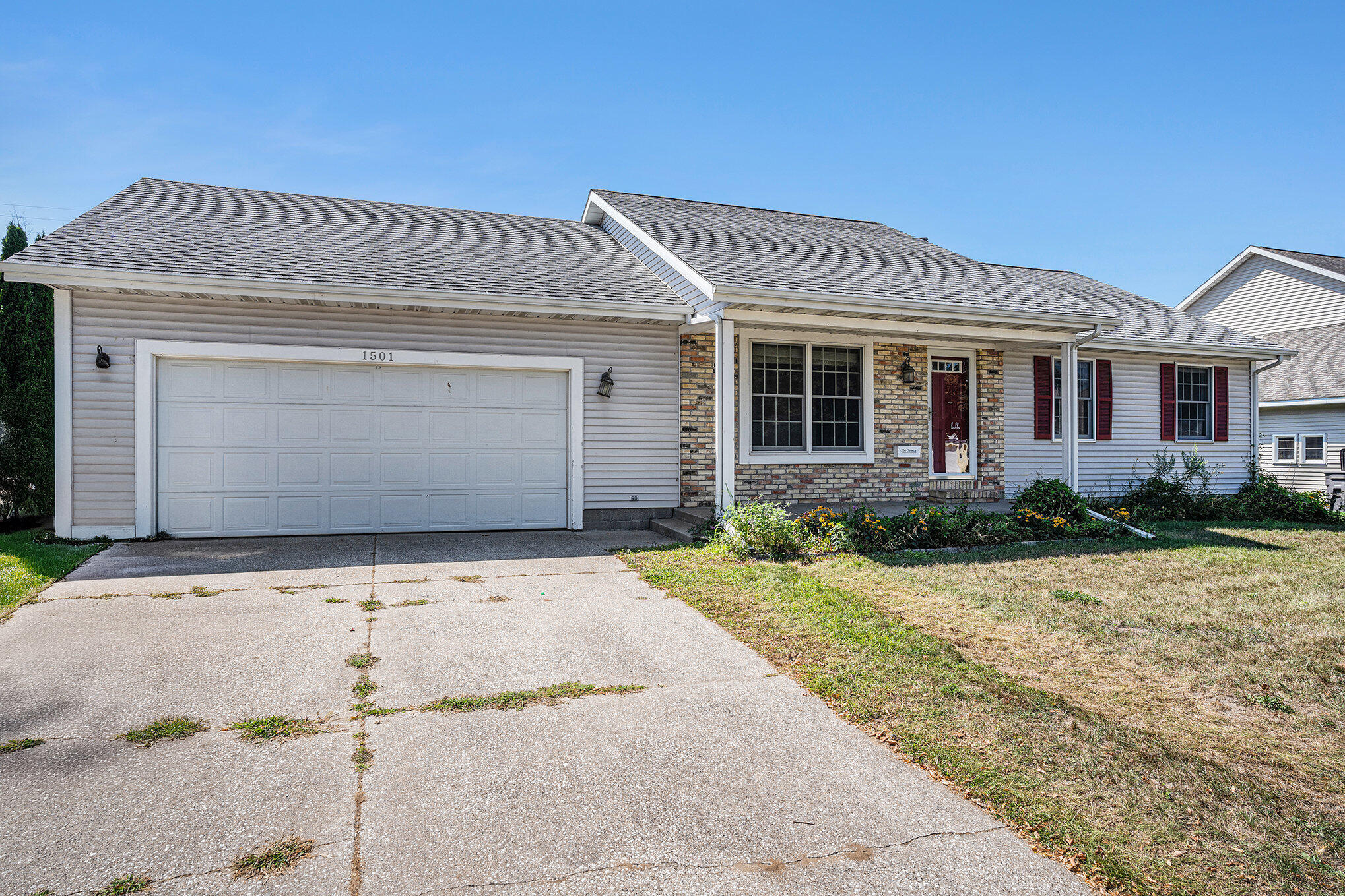 1501 Garrison Road Muskegon, MI 49441 - Photo 3 of 34 004_file_801