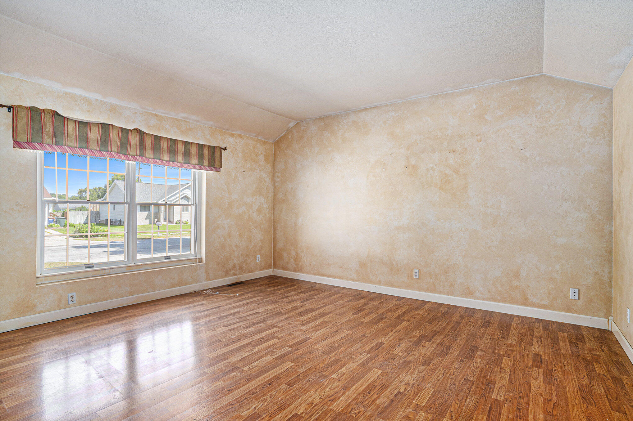 1501 Garrison Road Muskegon, MI 49441 - Photo 4 of 34 005_file_802