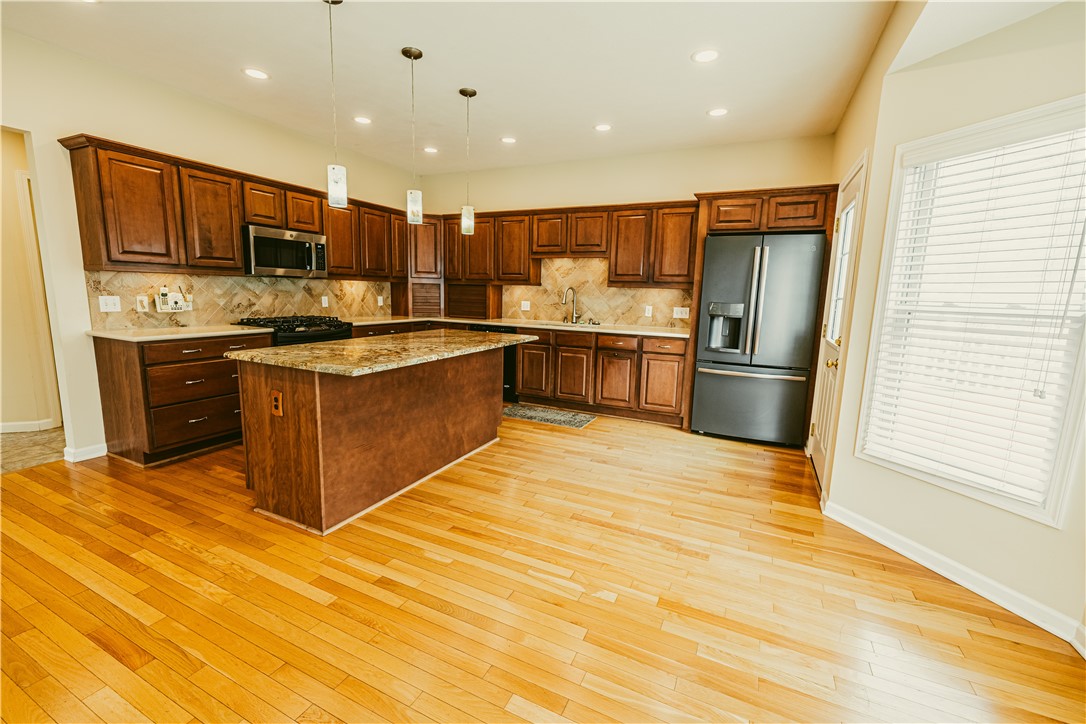 116 Newcroft Park Rochester, NY 14609 - Photo 8 of 37