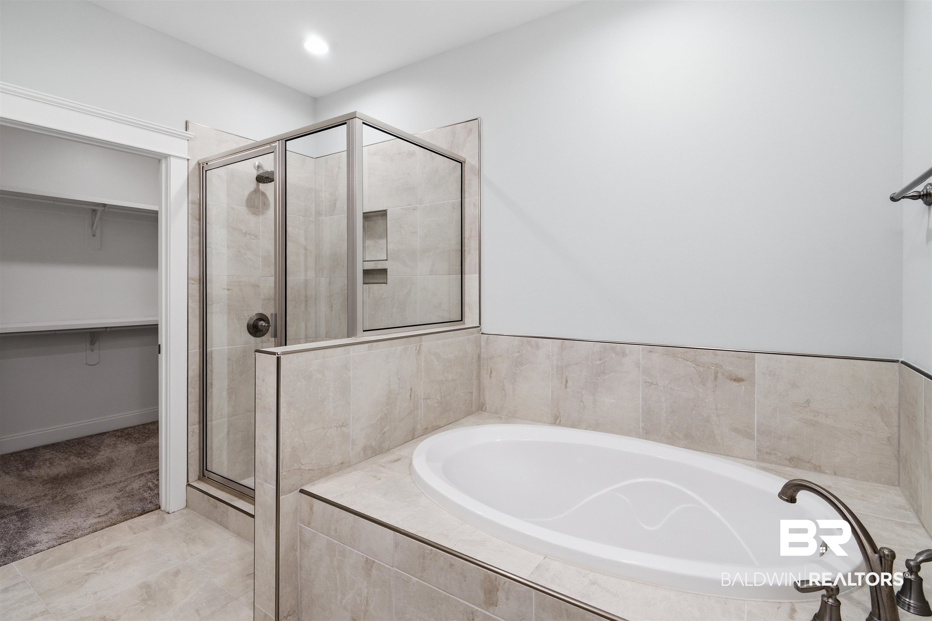 245 Divot Loop Fairhope, AL 36532 - Photo 14 of 26 Primary Tub and Tiled Shower