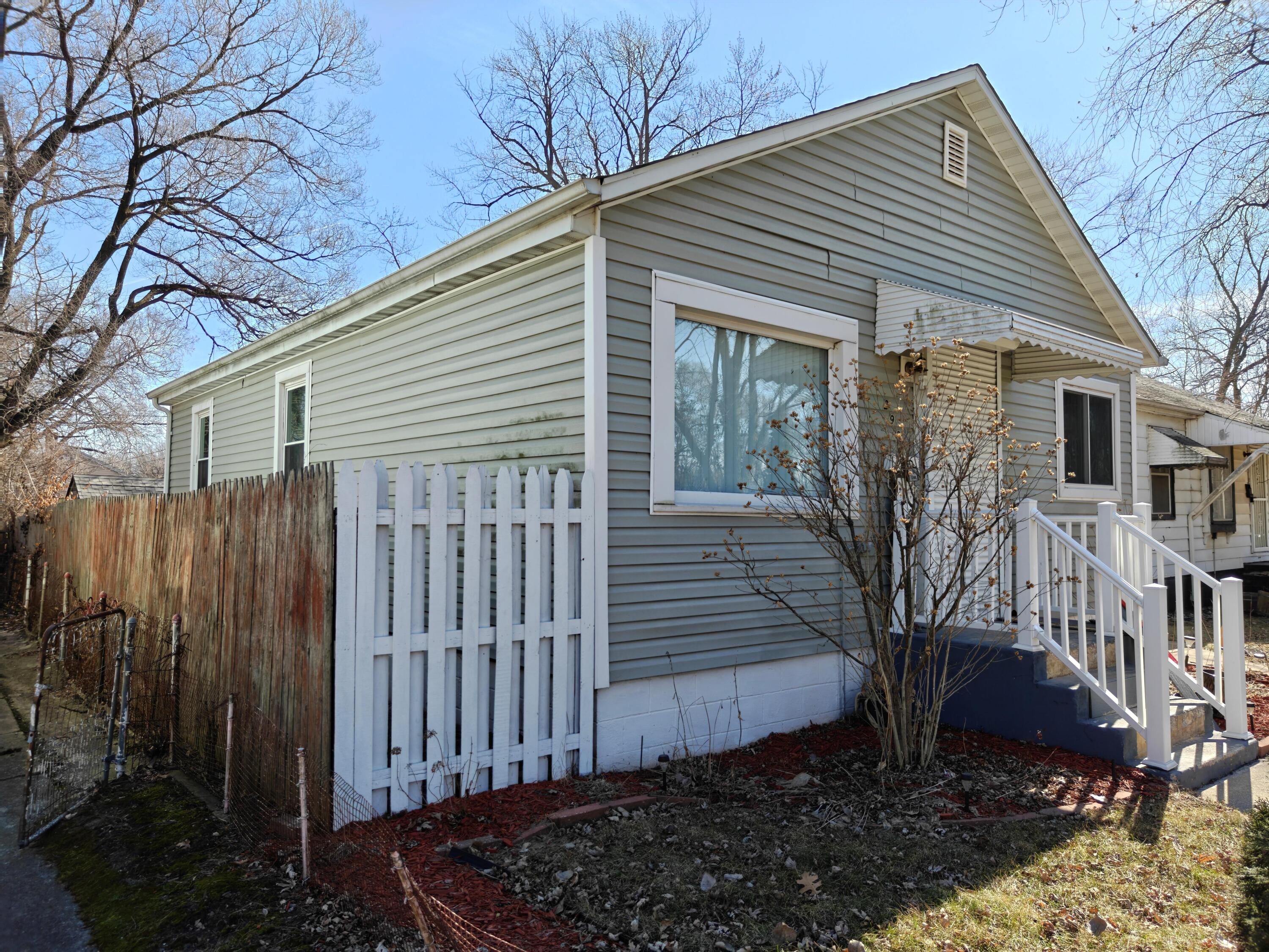 293 Calhoun Street Gary, IN 46406 - Photo 3 of 25 3000x2250