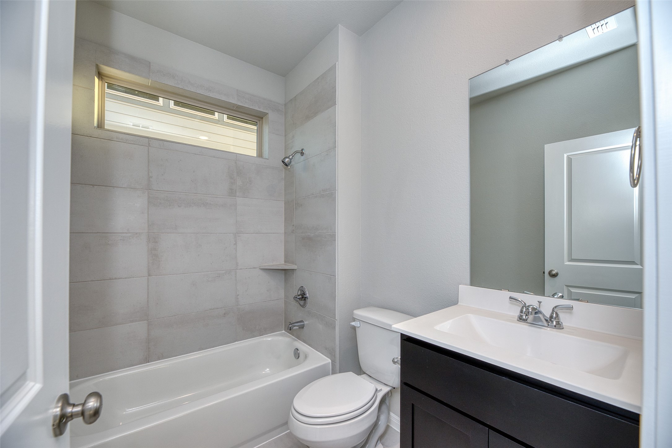 21122 Sunlight Grv Drive Rosharon, TX 77583 - Photo 19 of 45 a bathroom with a sink a toilet and shower