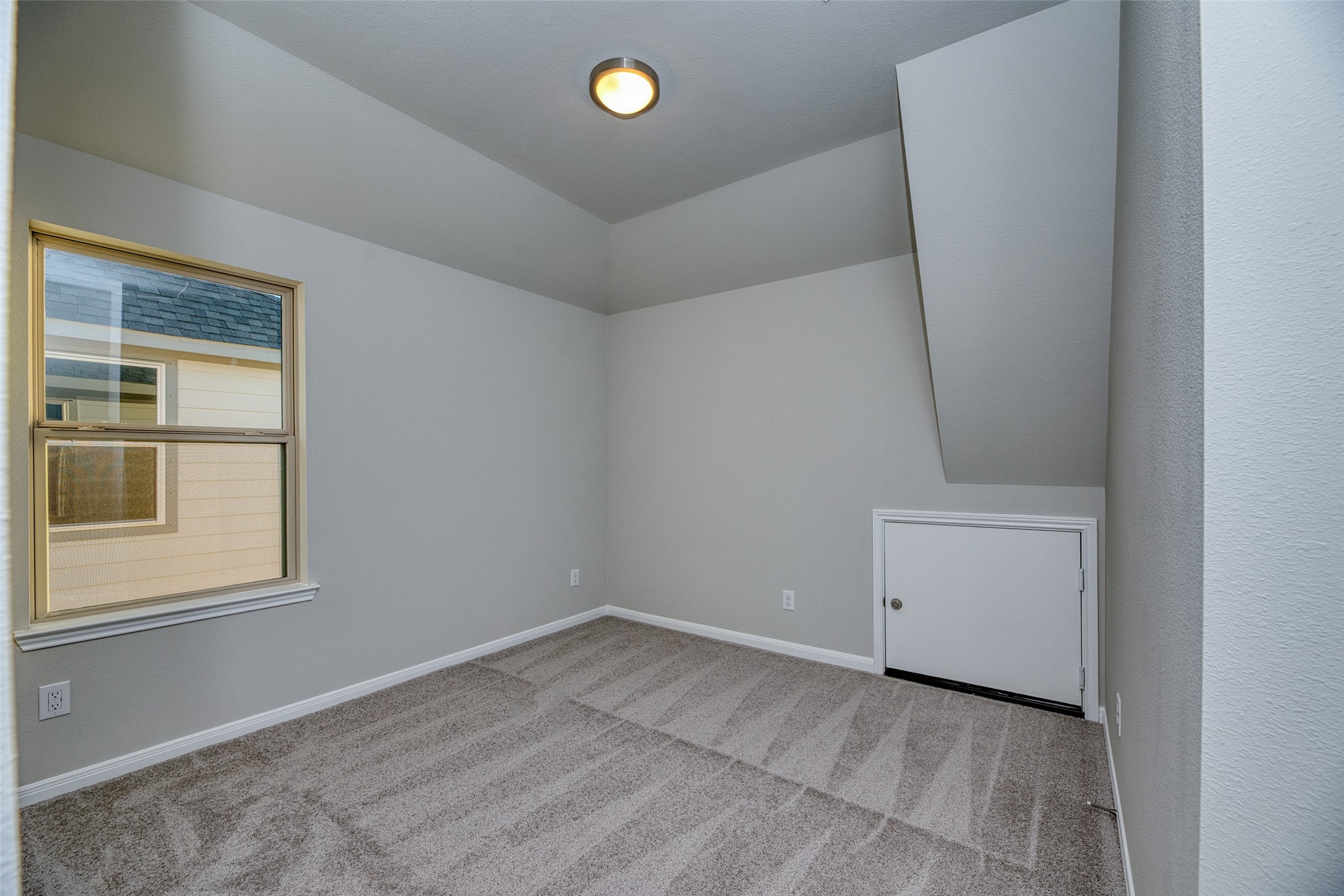 21122 Sunlight Grv Drive Rosharon, TX 77583 - Photo 26 of 45 an empty room with a window